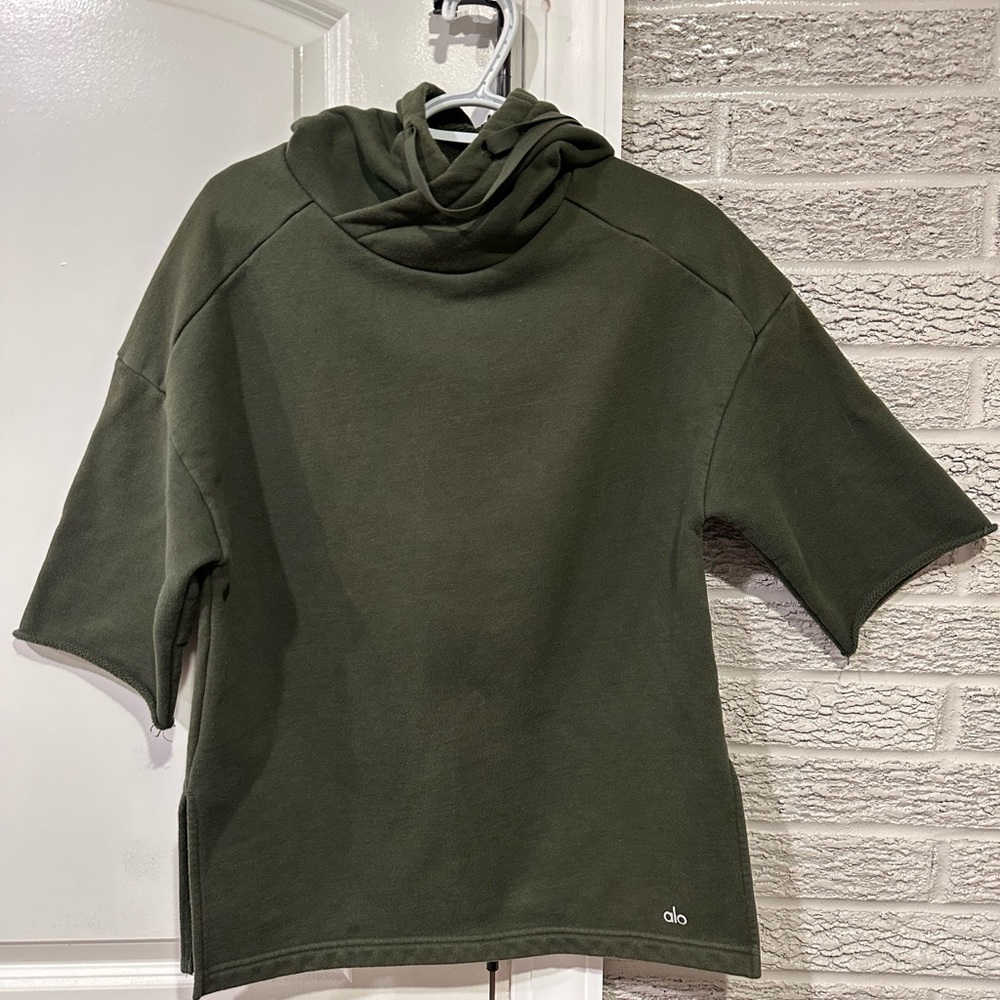 ALO Yoga Fall Short Sleeve Green Olive Pullover